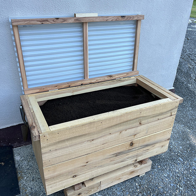 黒土を利用した生ごみ処理器(キエーロ)